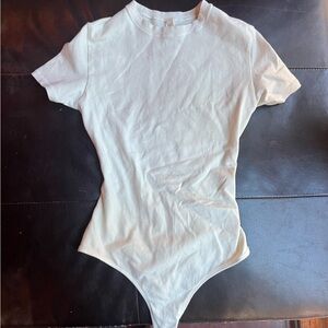 Skims Short Sleeve Bodysuit